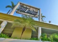 Neelams the Glitz - spa