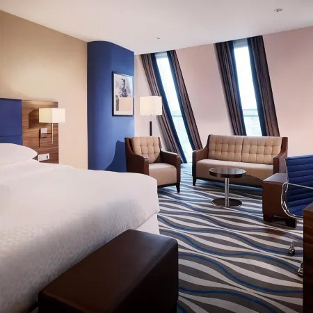 AZIMUT Сити Отель Калуга (Азимут Калугабывш. Four Points by Sheraton Kaluga)