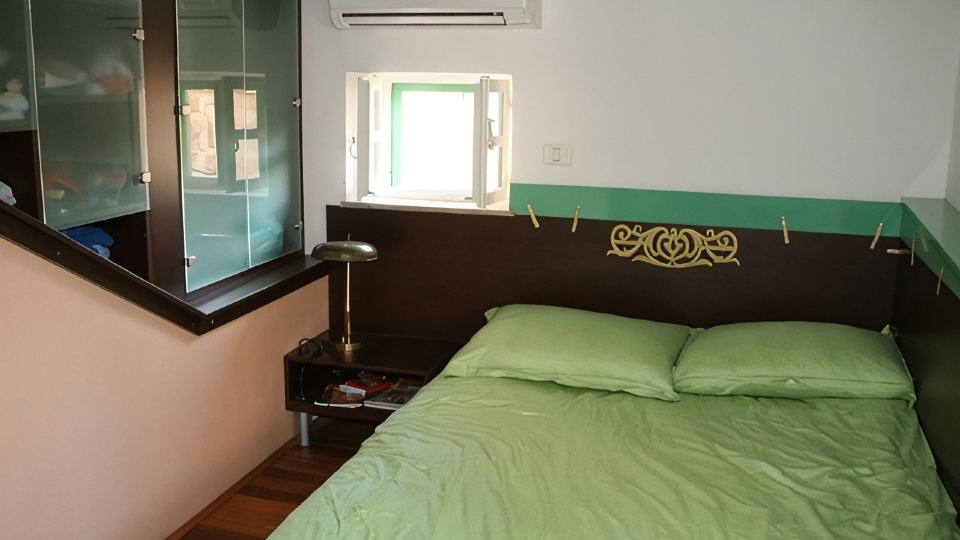 Lovingly renovated stone house with courtyard & brick barbecue area