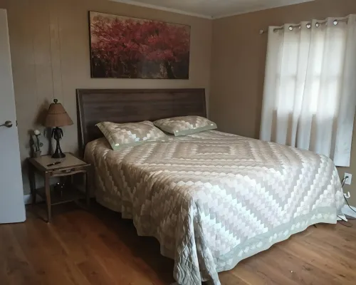 The Jadwin House LLC, Located in Jadwin, Missouri, sleeps 14 guests. Hotels in Dent County