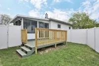 THE GOOD PLACE - Uptown Westerville's Premier Vacation Home - Colorful & Cozy - WiFi