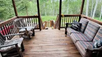 Private and peaceful 3 br cabin in the woods with new Hot Tub - Hytter