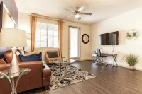 2 Bedrooms ✦ Ground Floor Unit ✦ Pool ✦ Wi-Fi ✦ Gym ✦ Pack 'n Play - 3성급