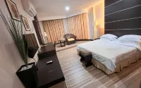 Surya Hotel Duri - Kolam Renang