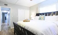 Beautiful & Spacious Waterfront Condo, Walk to the Beach, on Canal, 2 Bed/2 Bath - 2 Sao