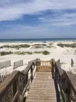 Steps to beach & restuarants and Pet Friendly! - 3성급