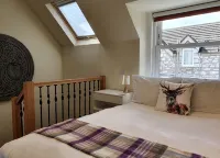 Retreat in charming Pitlochry! - Kitchens