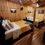 Unique Farmhouse Modern Country Cabin - Hytter