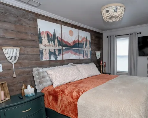 Charming 1-bedroom apartment. Pet friendly, King Bed, Washer & Dryer Hotels in Monroe
