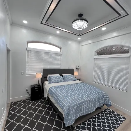 New Build Luxurious Modern Apartment With a Private Garage And a Covered Porch