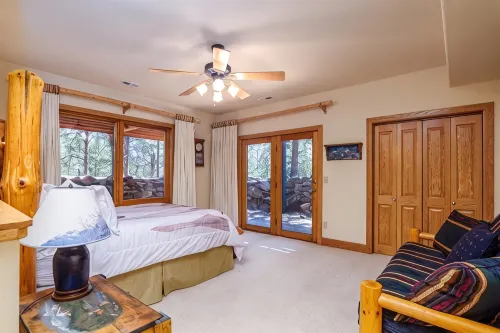 Mountain Lodge with sauna-350acres. 5 minutes from fishing, kayaking, boating - Lodges
