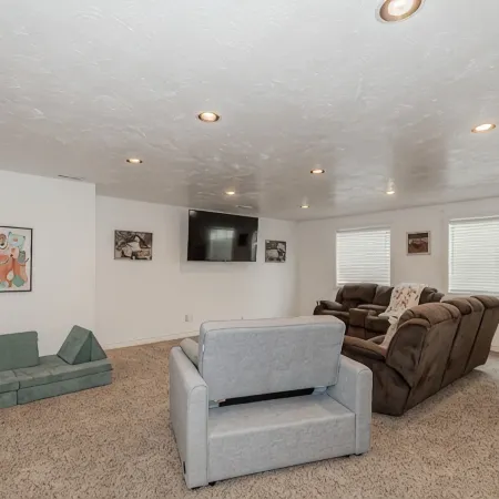Family Friendly Modern Home- Adventures Start Here!