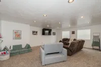 Family Friendly Modern Home- Adventures Start Here! - Wi-Fi