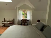 Beautiful rural  getaway with private suite  full kitchen, wifi and sauna. - 방갈로