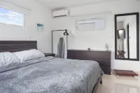 Large, Modern apartment with pool in exclusive Malmok/Arashi area, near beach. - 2-Sterne