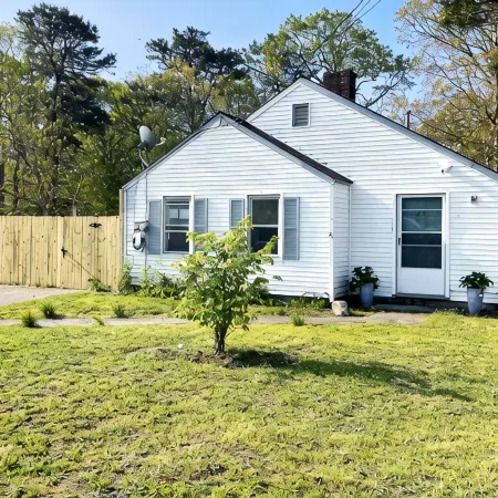 Escape To Cape - Fully Renovated 2 Bedroom House, Close To Main Street And Beach