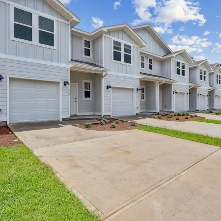 LUXURY TOWNHOME NEAR DOWNTOWN AND PENSACOLA BEACH