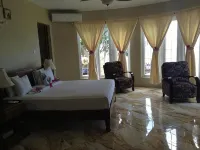 Waters Edge Guest House - Homestays