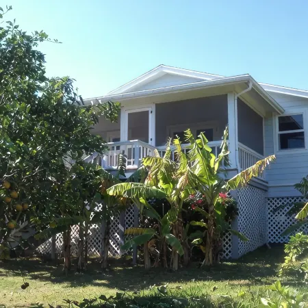 Beautiful waterfront home w/ private dockage within HT Harbour