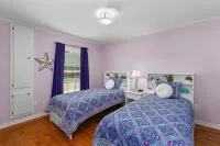 New!  LaMoyne's Place - Charming 2-bedroom cottage in the B&B capitol of Texas - 3-Star