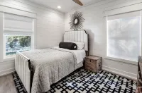 30A Home in Seacrest - Private Pool - Peak-A-Boo Ocean View 2 Min Walk to Beach - バルコニー