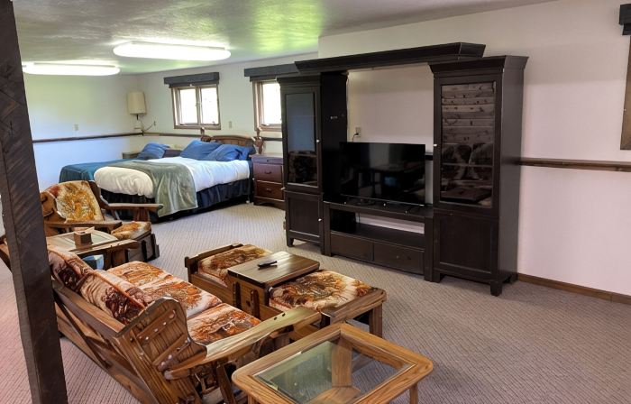 Charming studio, lower lever of the Northstar Getaway in peaceful Warroad