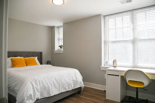 Cozy 2-Bedroom Apartment Minutes from Downtown - Condos
