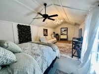 Cute Cabin, Private Hot Tub, Queen Bed, Small Town, 4 Miles to Ratcliff Lake - Alppimaja