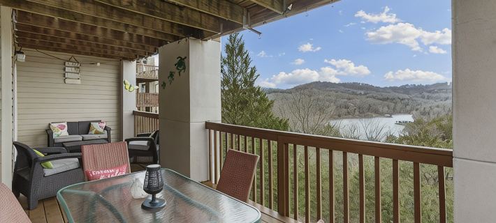 3 Min to Sdc. Walkin 2Br,2 Bath. Condo, Beautiful View of Trl and the Ozark Mtns Hotéis em Stone County