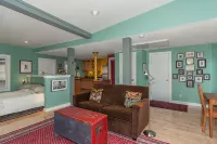 Artfully furnished guest house - Wifi