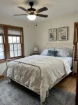 Charming 2 bedroom cottage close to downtown - Homestays