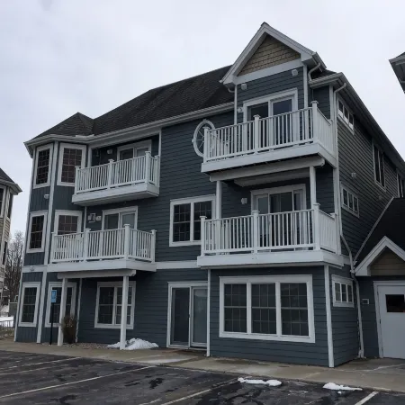 Downtown Traverse City Condo, close to shops, food, recreation, beaches.