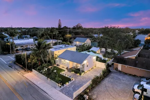 CASITA LAKE WORTH - BEACH LIFE!! - 4-Star