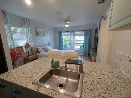 Romantic getaway, lakeview 5 min from the Downtown! - 3-Star