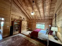 Beautiful log home-dog friendly, creek & mountain views,close to national parks - Alphydda