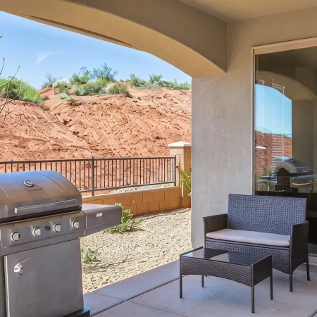 Zion Zen Family-Friendly Townhouse With Home Theater and Pool access