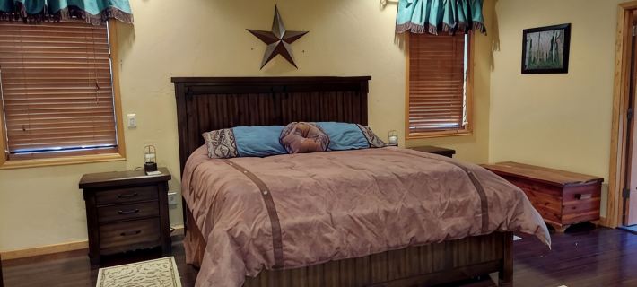 Spacious, Custom Home, Large Fenced Yard. Fast Fiber Internet! STR-1-2024-057 Hotels in Ouray County