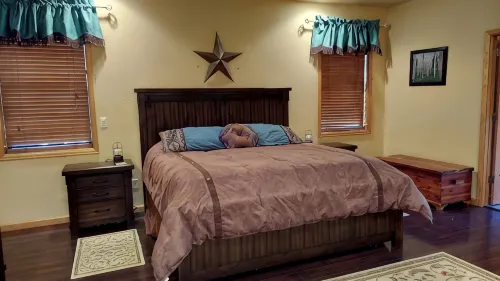 Spacious, Custom Home, Large Fenced Yard. Fast Fiber Internet! STR-1-2024-057 - 2 estrellas