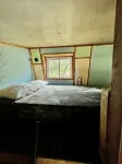 Unique Tilted Treehouse, Private Hot Tub, VIEW on acreage - Alphydda