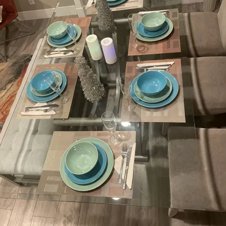 Cozy Modern 2Br , Free Parking & Wi-Fi, Min. Away from the World's Ski Resorts.