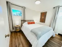 2 Br home with Hot-Tub! Quiet, dead end street - WiFi