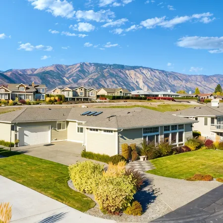 Wapato Point Home Single Level 4 Bed 3 Bath Sleeps 12, Close to Waterfront Park
