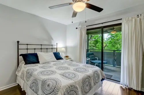 Short walk to the beach- 2BR, 2BA “Tranquility on Amelia" - 2-Star