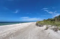 Beach Bliss: Open Wednesday, July 8th, $250/nt + Fees! - Strand