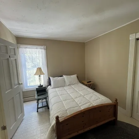 GREAT FOR FAMILIES! 3 MINUTE WALK TO MAIN STREET & 1 MILE FROM WINDHAM SKI MT.