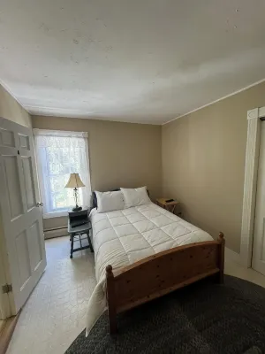 GREAT FOR FAMILIES! 3 MINUTE WALK TO MAIN STREET & 1 MILE FROM WINDHAM SKI MT. - بيت ضيافة