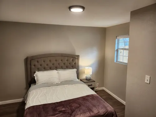 Cozy, charming house. Just South of Bishop Arts and Winnetka Heights. - บังกะโล