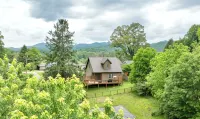 Newly built Luxury 3 bedroom Mountain Chalet in town - Hot tub and Pet Friendly! - 3-Star