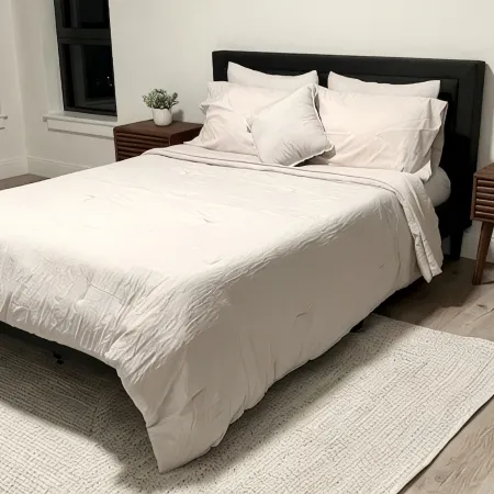 Luxury 2 Bedroom Apartment in Heart of Quincy