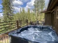 Summer Fun Home ! Zipline, Tramp, Firepit, Trails, Big Views, Kid & Pet Friendly - ジャグジー